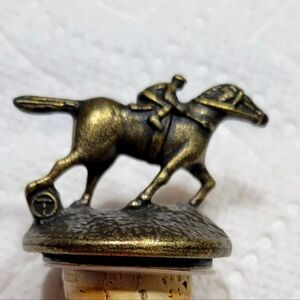 Blanton’s “T” bottle topper